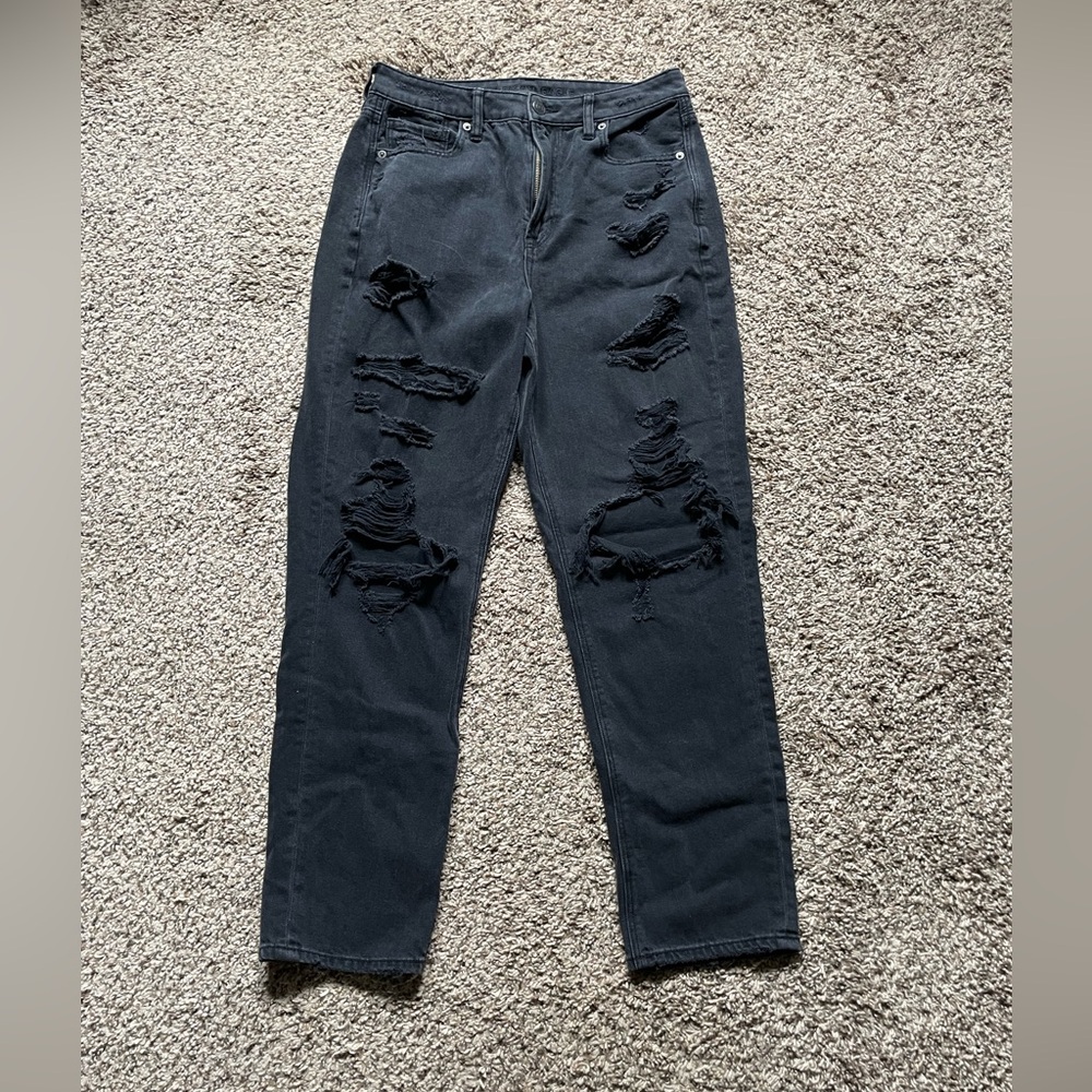 Distressed AE black straight leg jeans size 8 regular